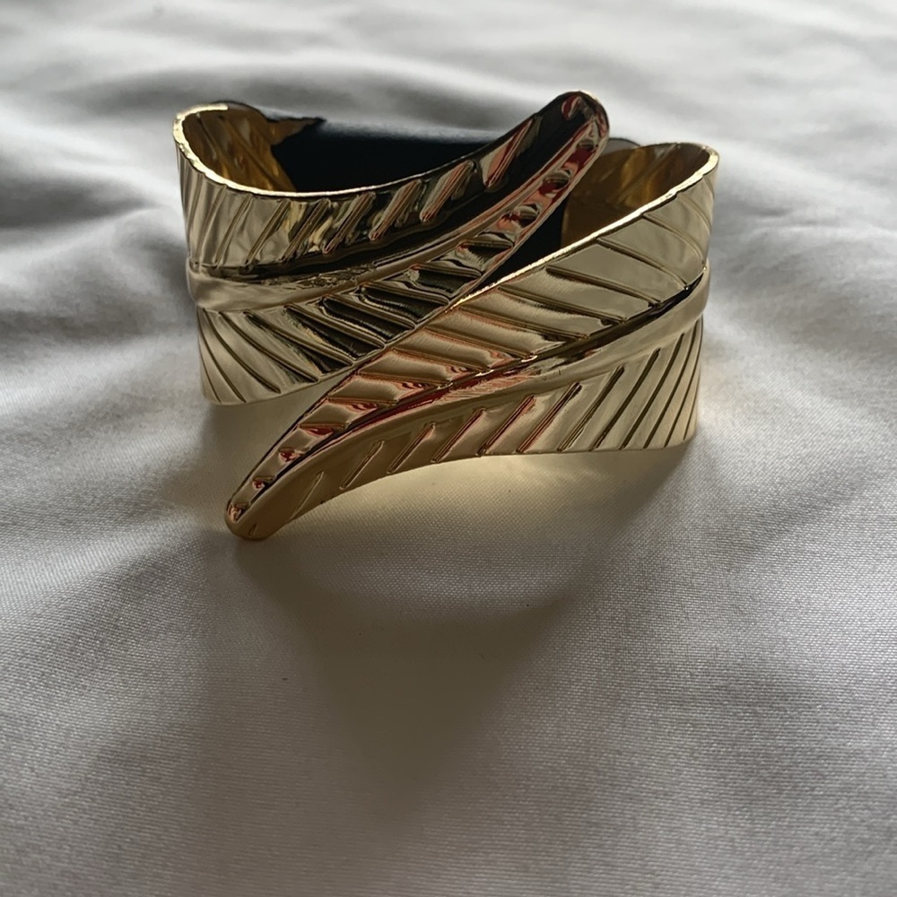 NWT - g by Gennaro Leaf Gold Plated Bracelet